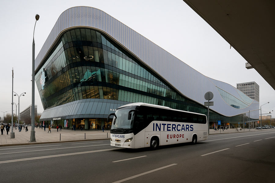 Автовокзал Центральный в Москве — главный вход и автобус Intercars