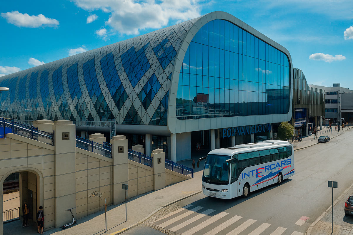 Вход в автовокзал Poznań Główny в комплексе Avenida, ul. Stanisława Matyi 2